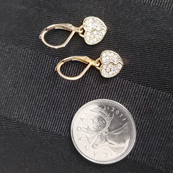 🎉FREE WITH PURCHASE🎉 Gold Tone/Iridescent Rhinestone Broken Heart Earrings - Picture 1 of 3